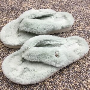 UGG FURR-EE SLIPPERS 9